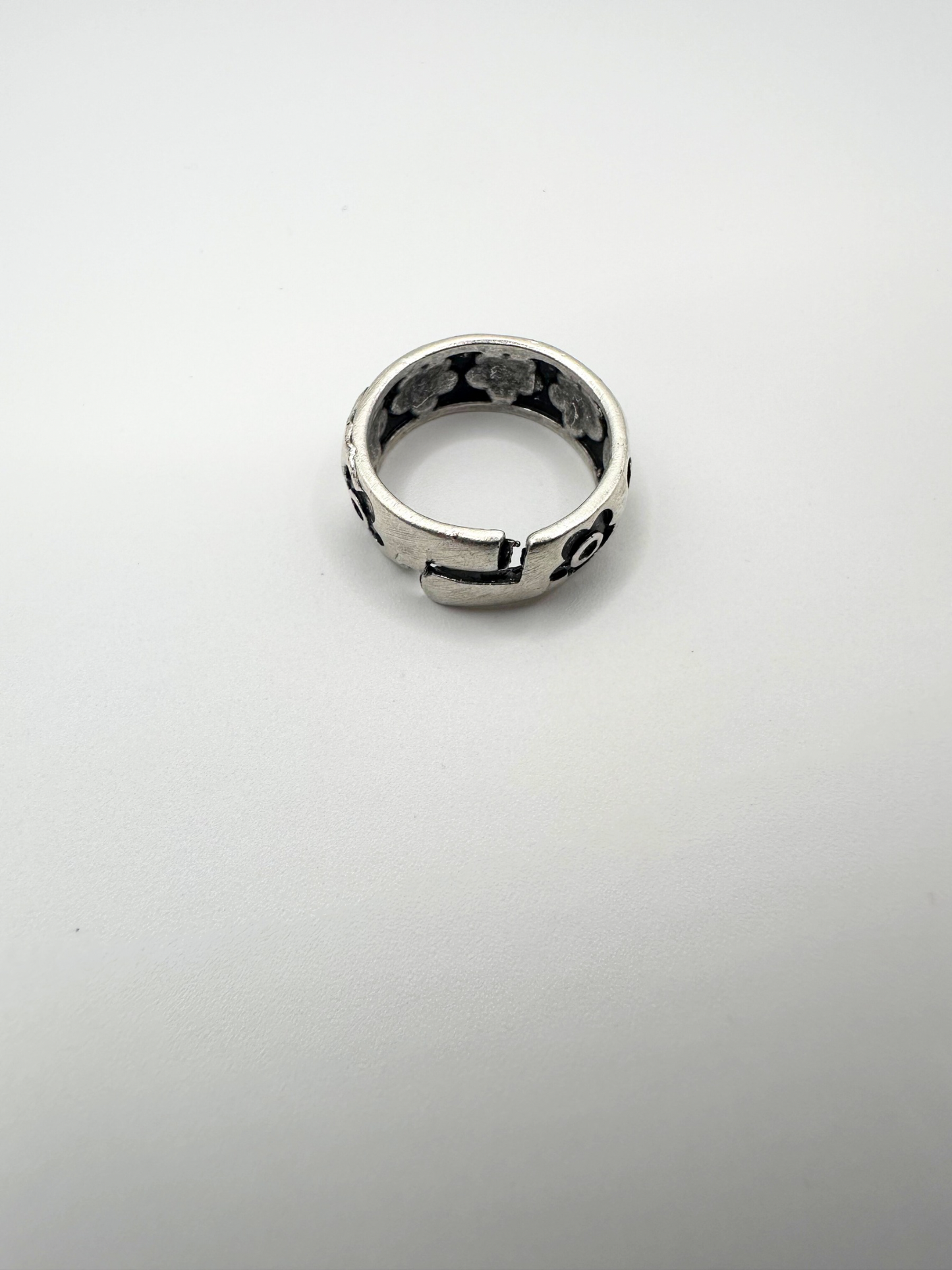 Silver Carved Flowers Ring