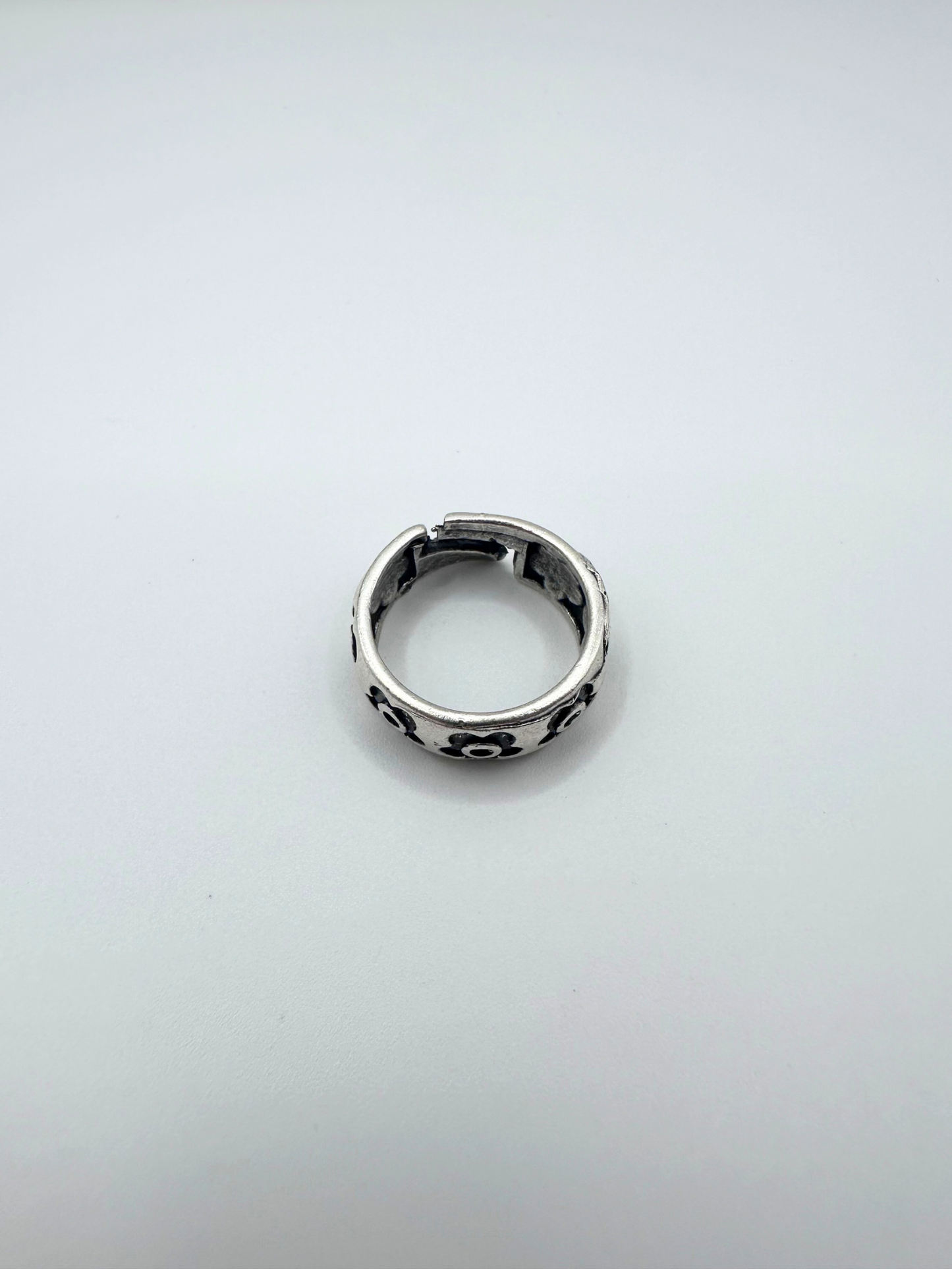 Silver Carved Flowers Ring