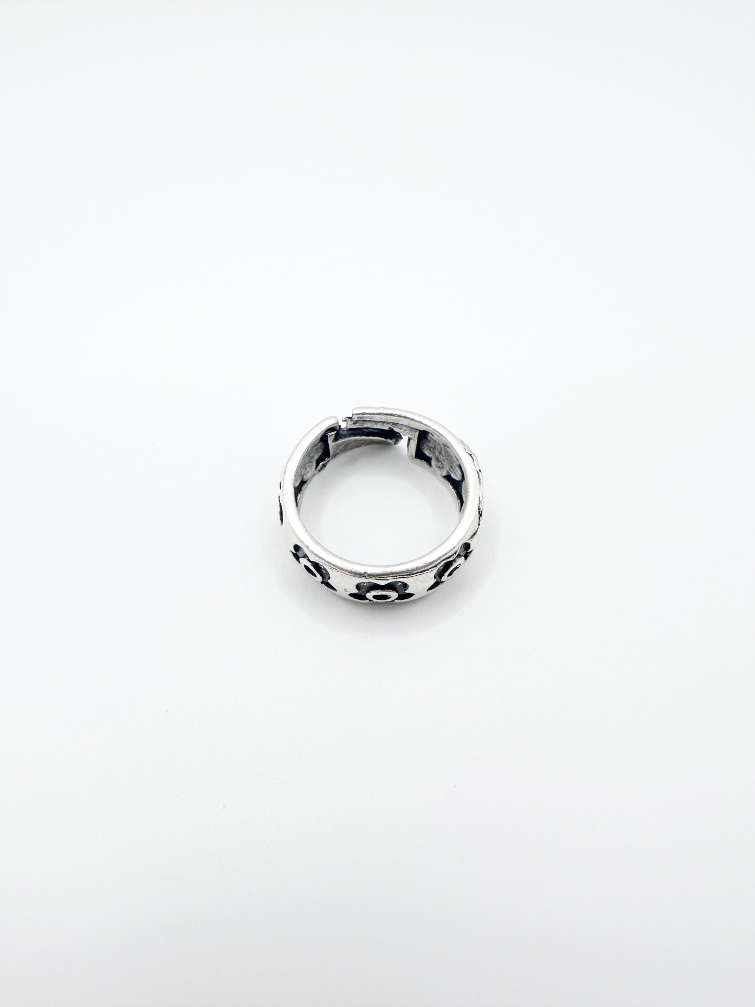 Silver Carved Flowers Ring
