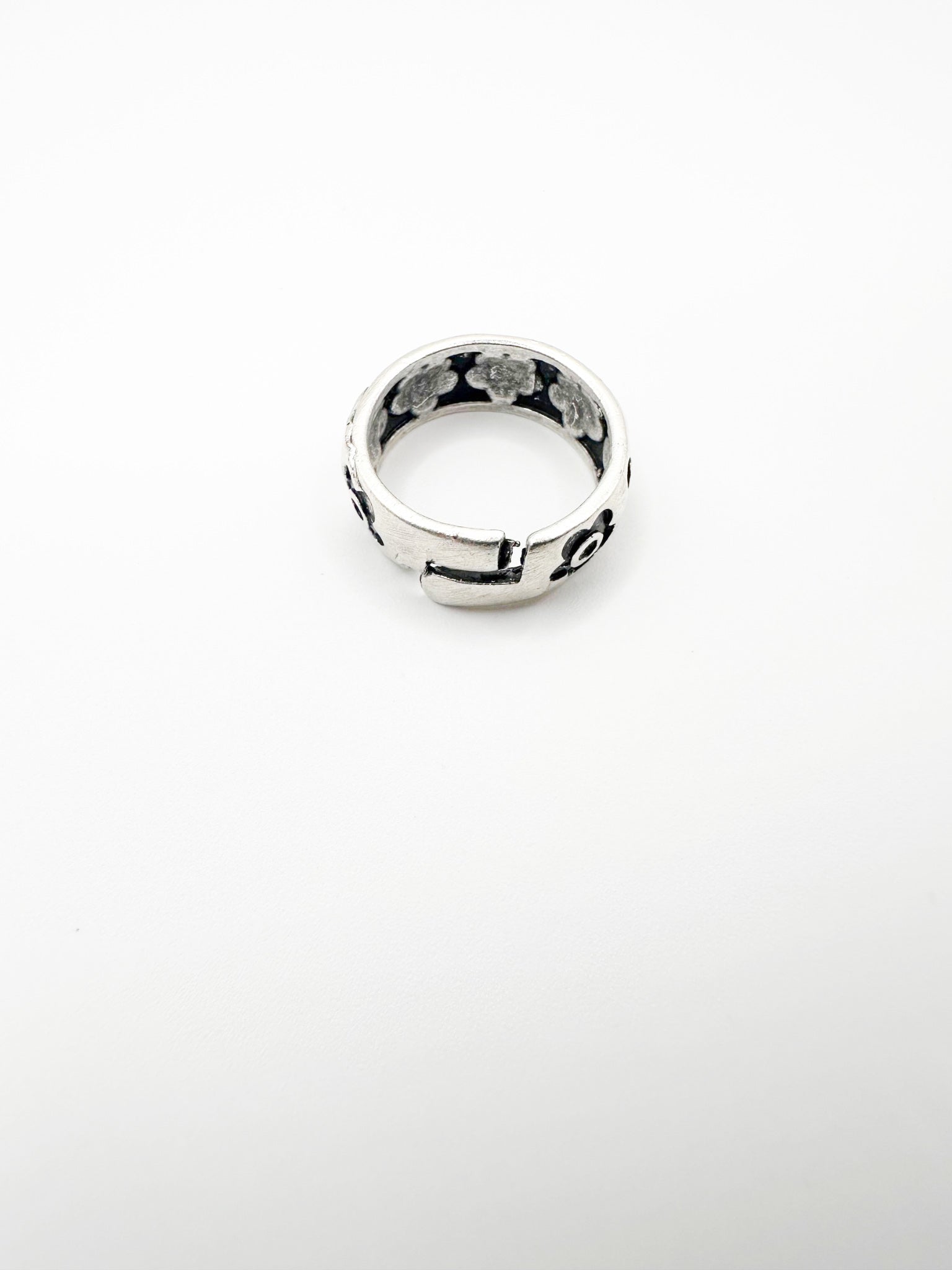 Silver Carved Flowers Ring