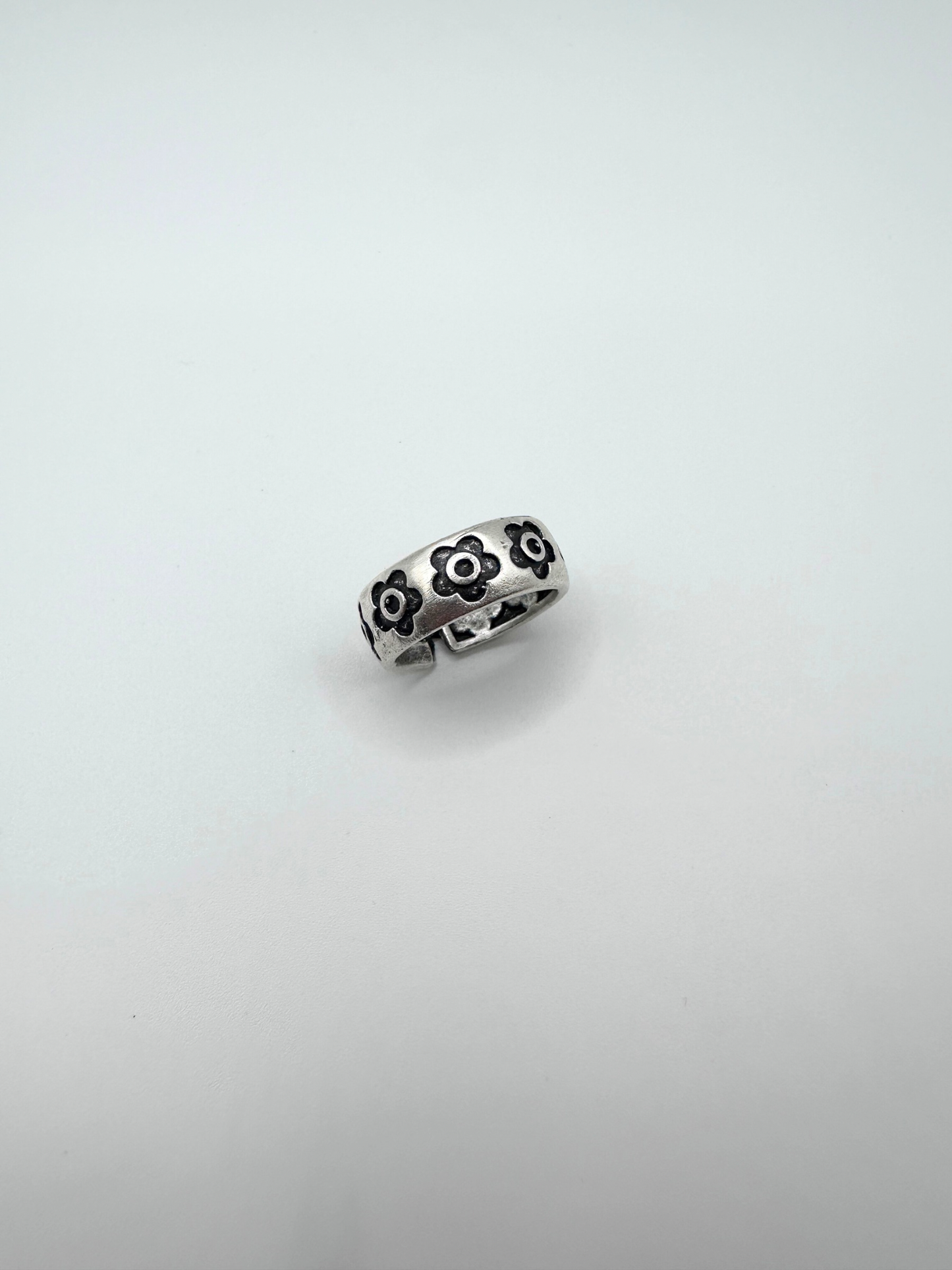 Silver Carved Flowers Ring