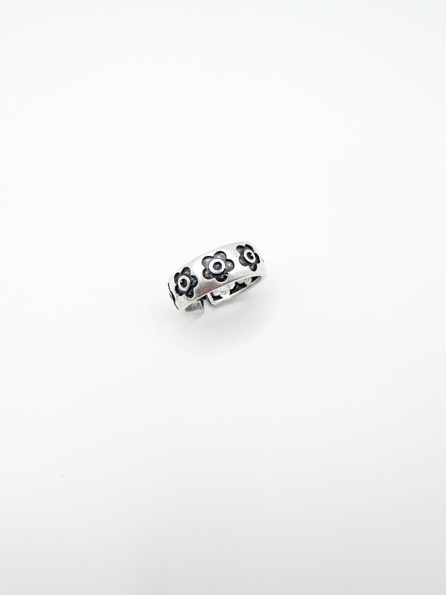 Silver Carved Flowers Ring