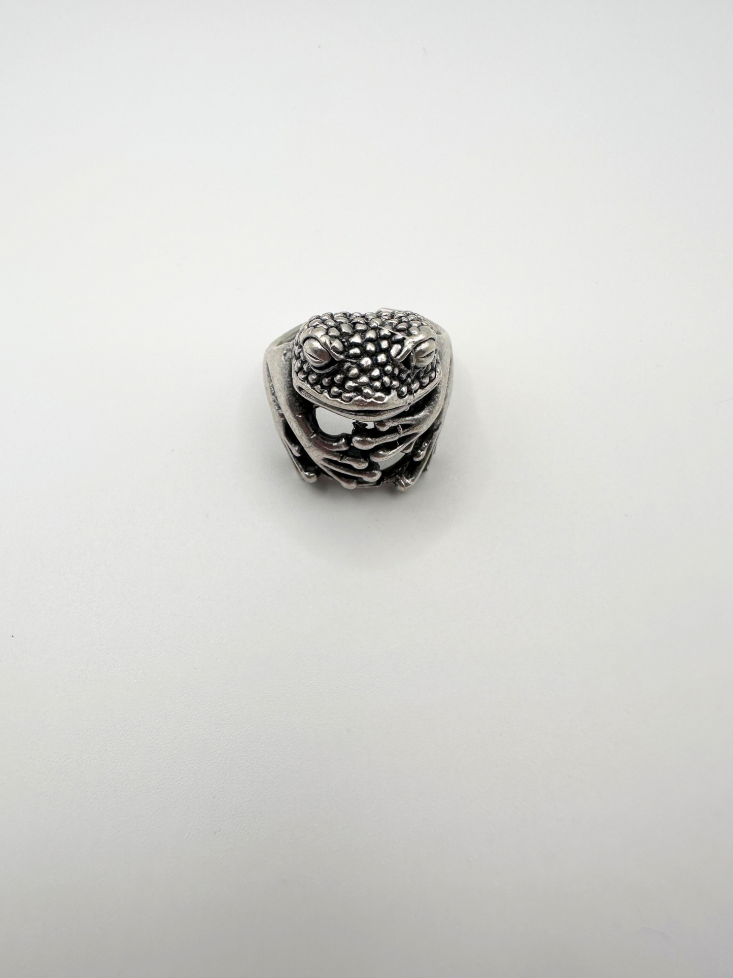 Silver Cuddle Frog Ring