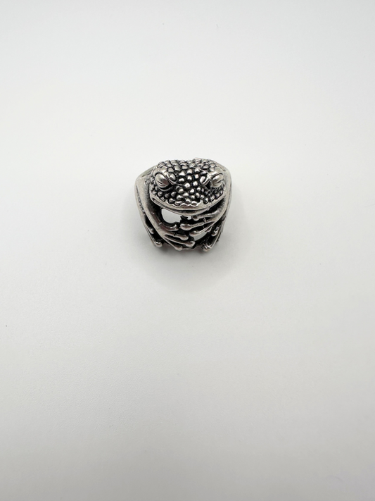 Silver Cuddle Frog Ring