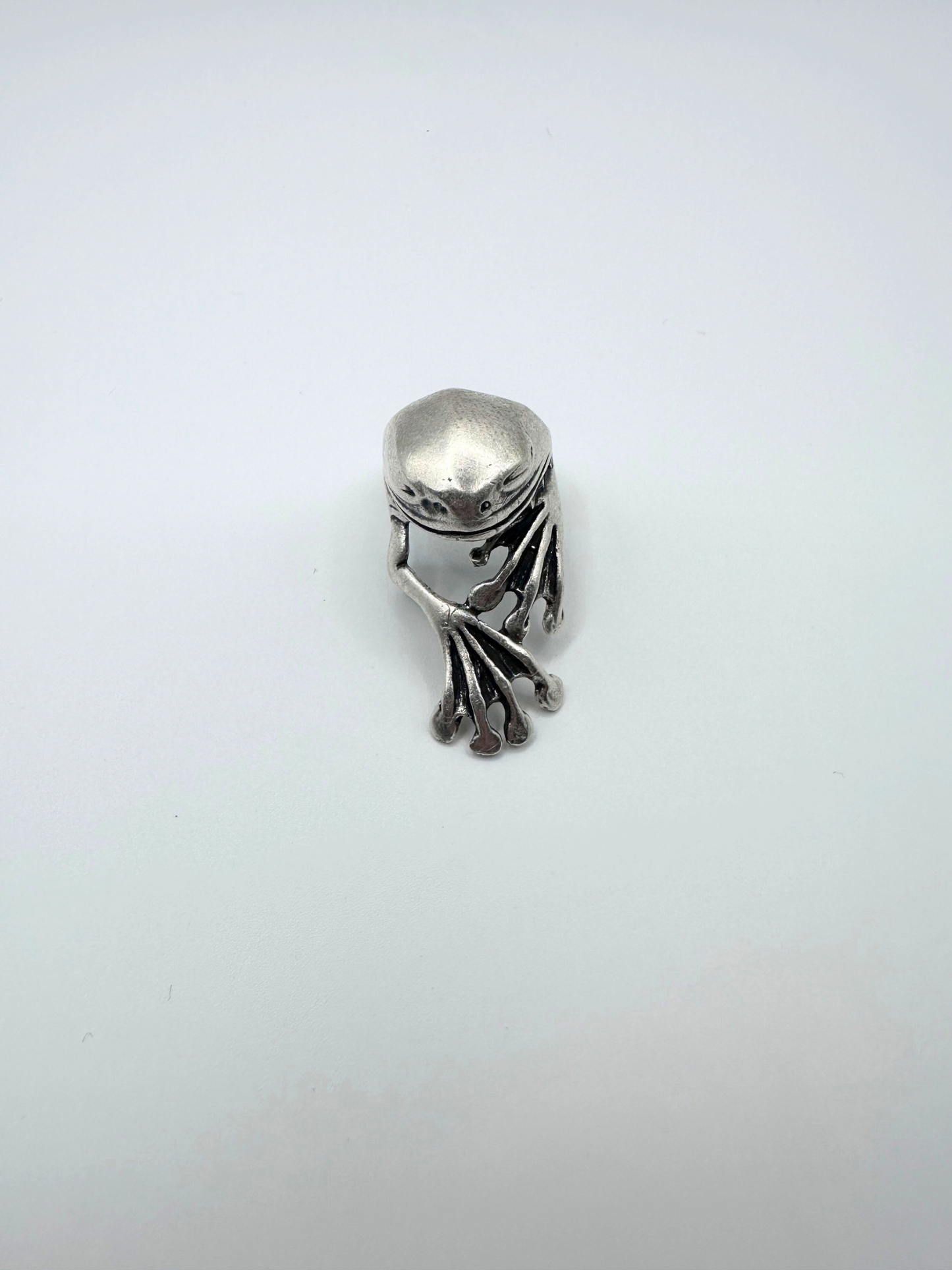 Silver Frong Hands Over Knuckle Ring